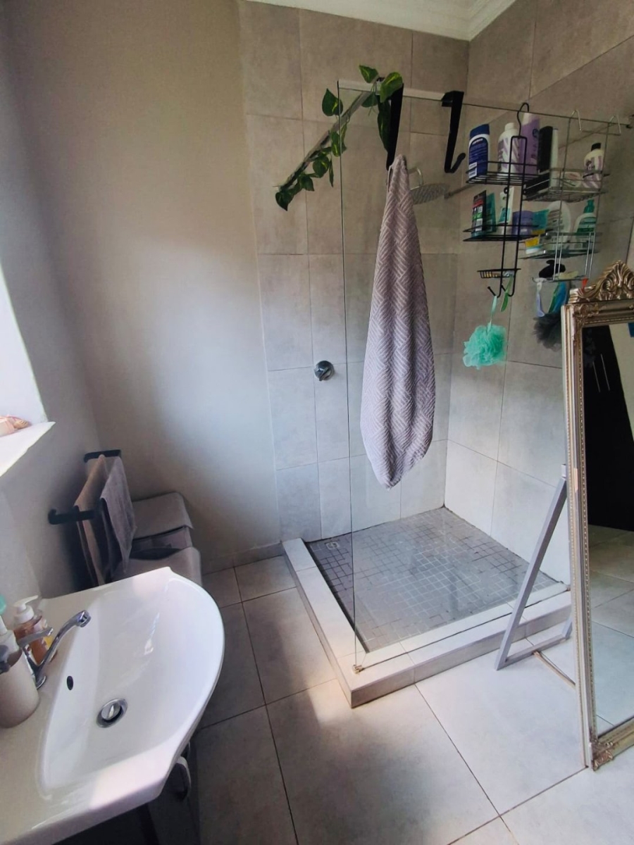 To Let 2 Bedroom Property for Rent in Meerhof North West
